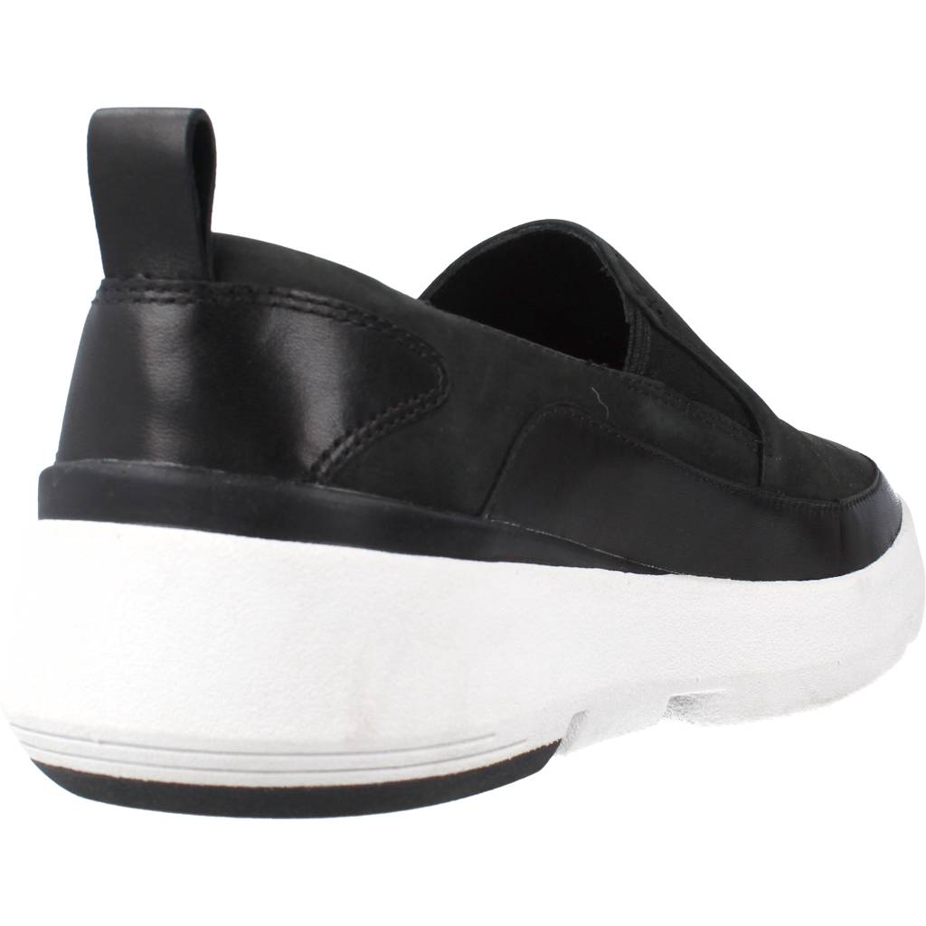 CLARKS TRI FLASH STEP en color NEGRO  (3)