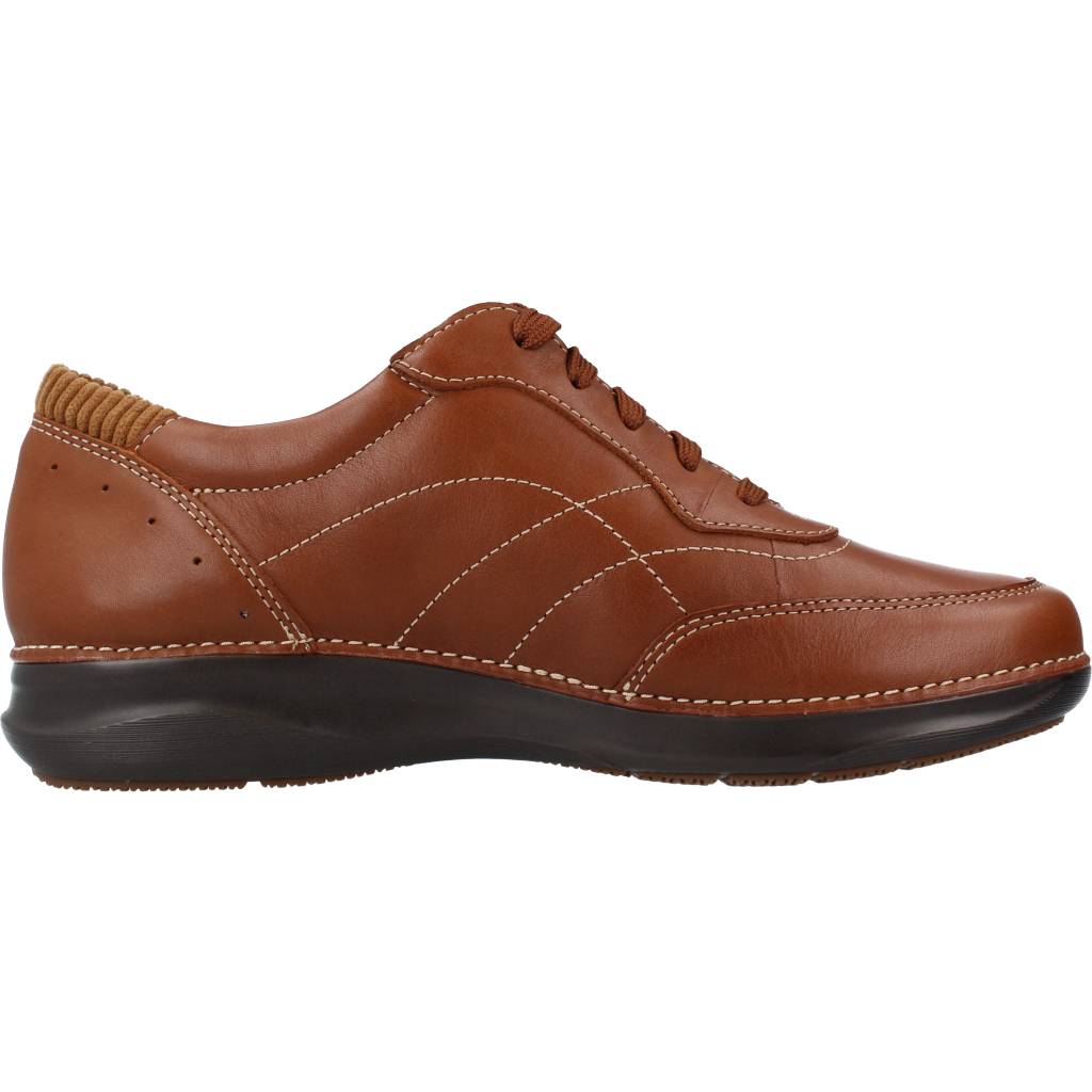 CLARKS APPLEY TIE en color MARRON  (4)