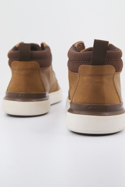 CLARKS COURTLITE MID en color MARRON CLARO  (3)