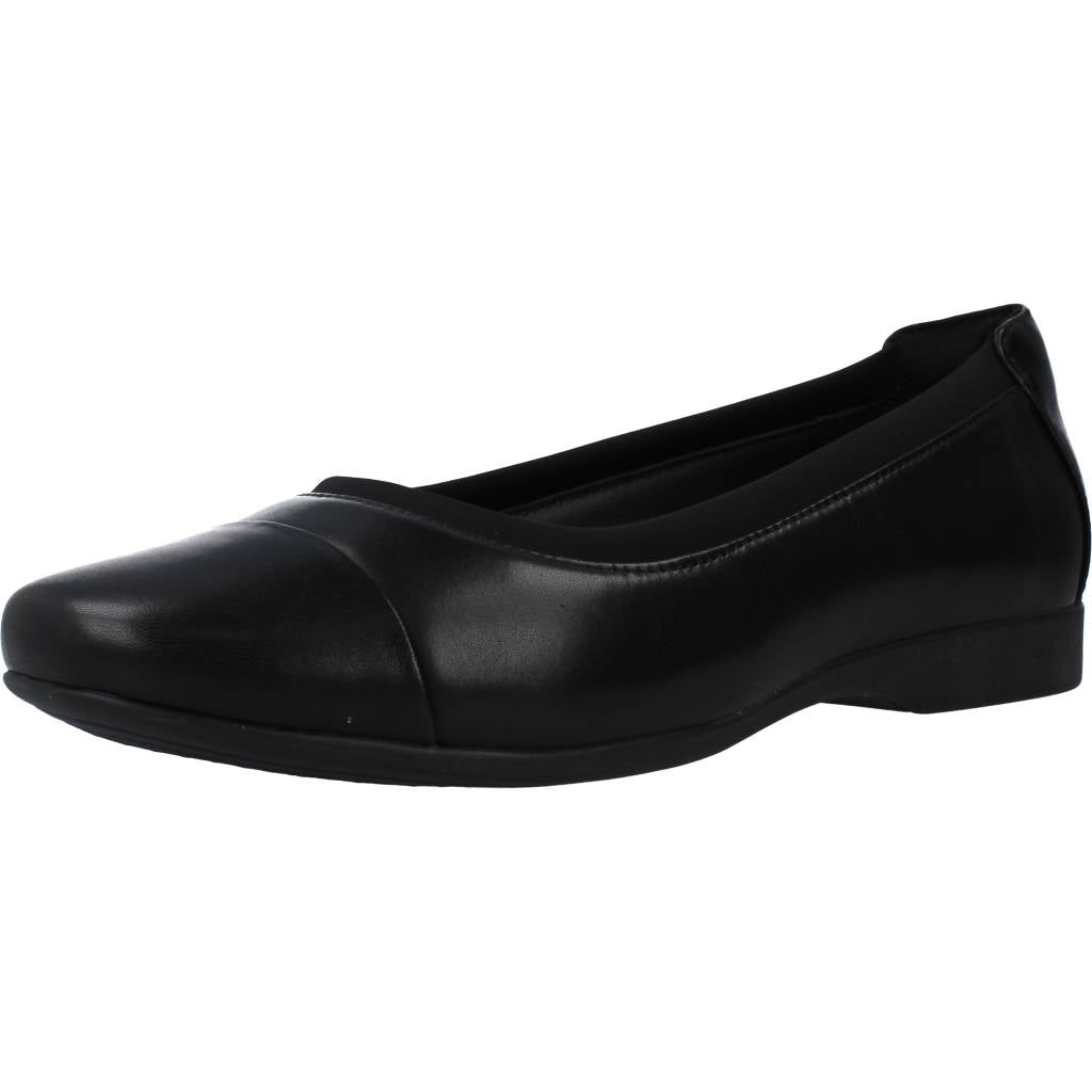 CLARKS UN DARCEY CAP en color NEGRO  (1)