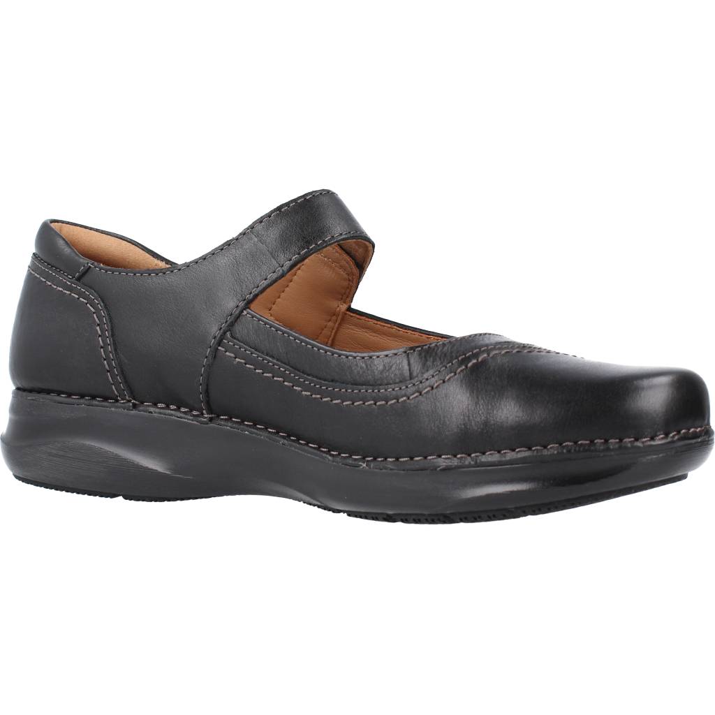 CLARKS APPLEY WALK en color NEGRO  (5)