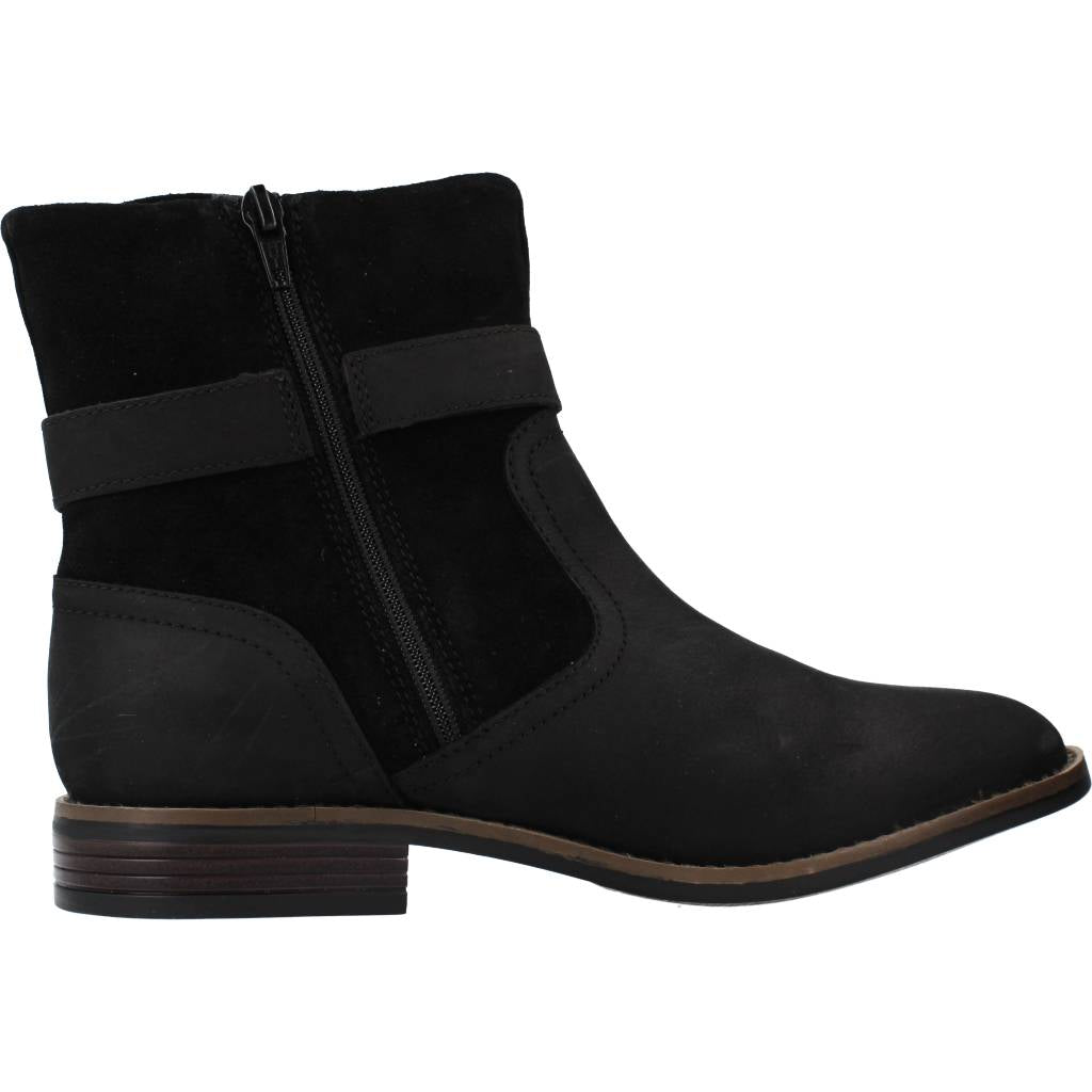 CLARKS CAMZIN STRAP en color NEGRO  (4)