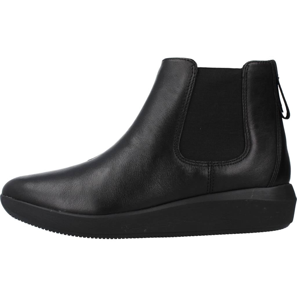 CLARKS TAWNIA MID en color NEGRO  (2)