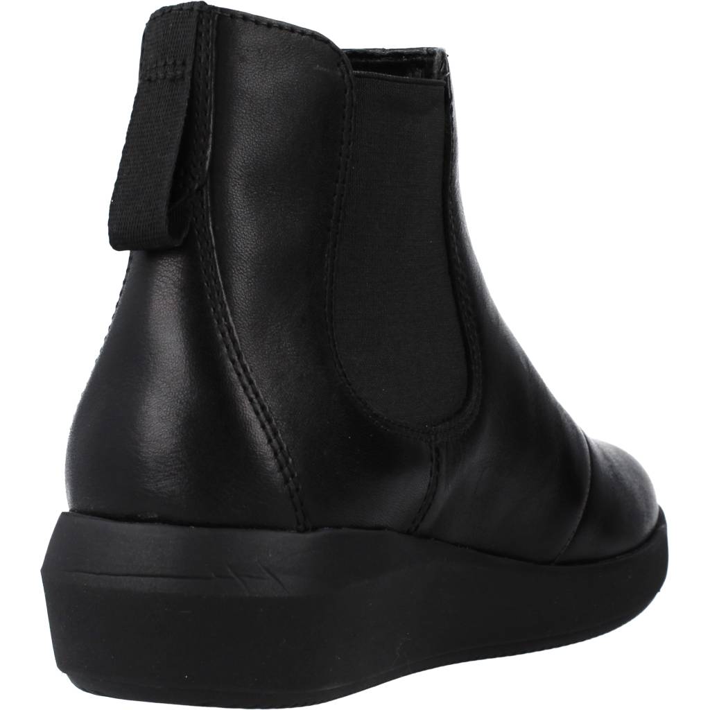 CLARKS TAWNIA MID en color NEGRO  (3)