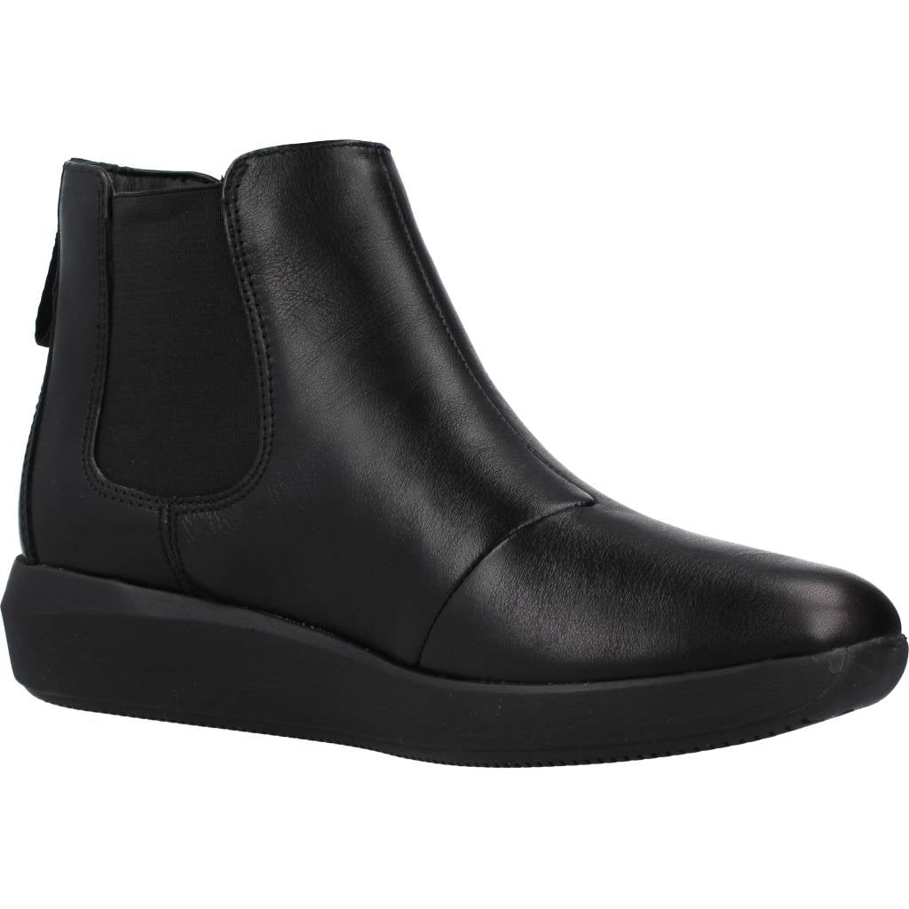 CLARKS TAWNIA MID en color NEGRO  (5)