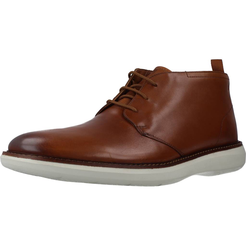 CLARKS  BRANTIN MID en color MARRON  (1)