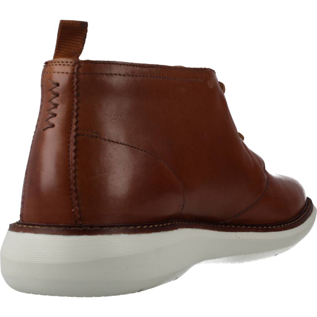 CLARKS  BRANTIN MID en color MARRON  (3)