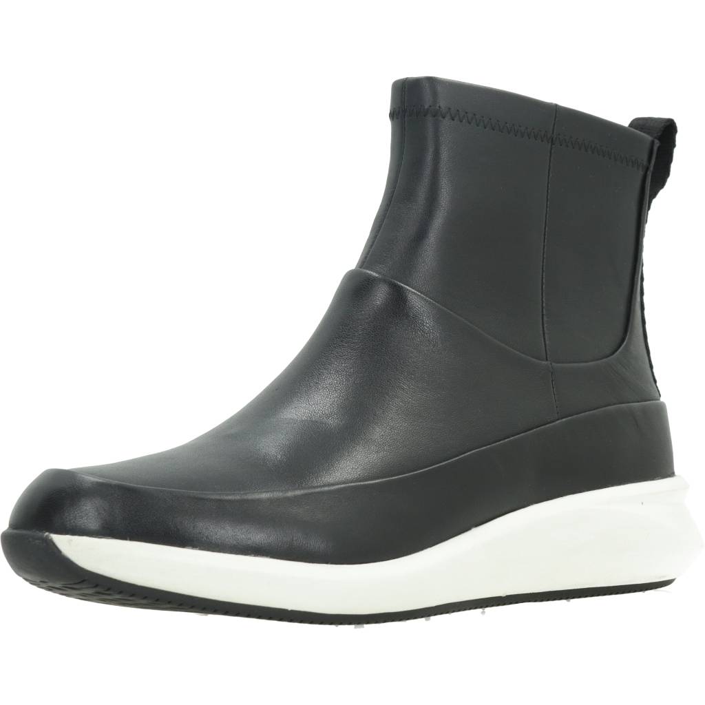 CLARKS UN RIO FREE en color NEGRO  (1)