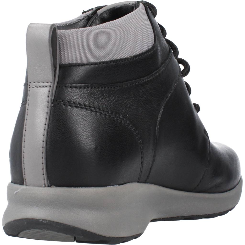 CLARKS UN ADORN WALK en color NEGRO  (3)