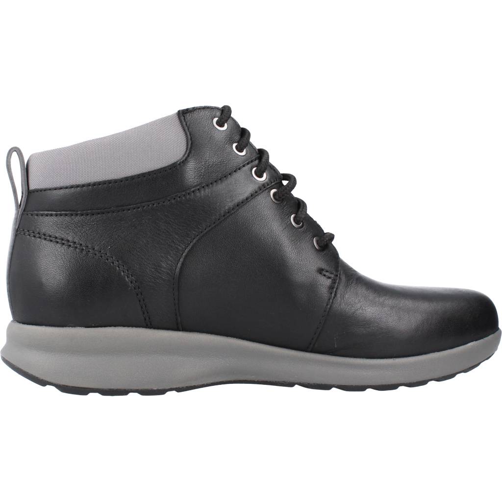 CLARKS UN ADORN WALK en color NEGRO  (4)