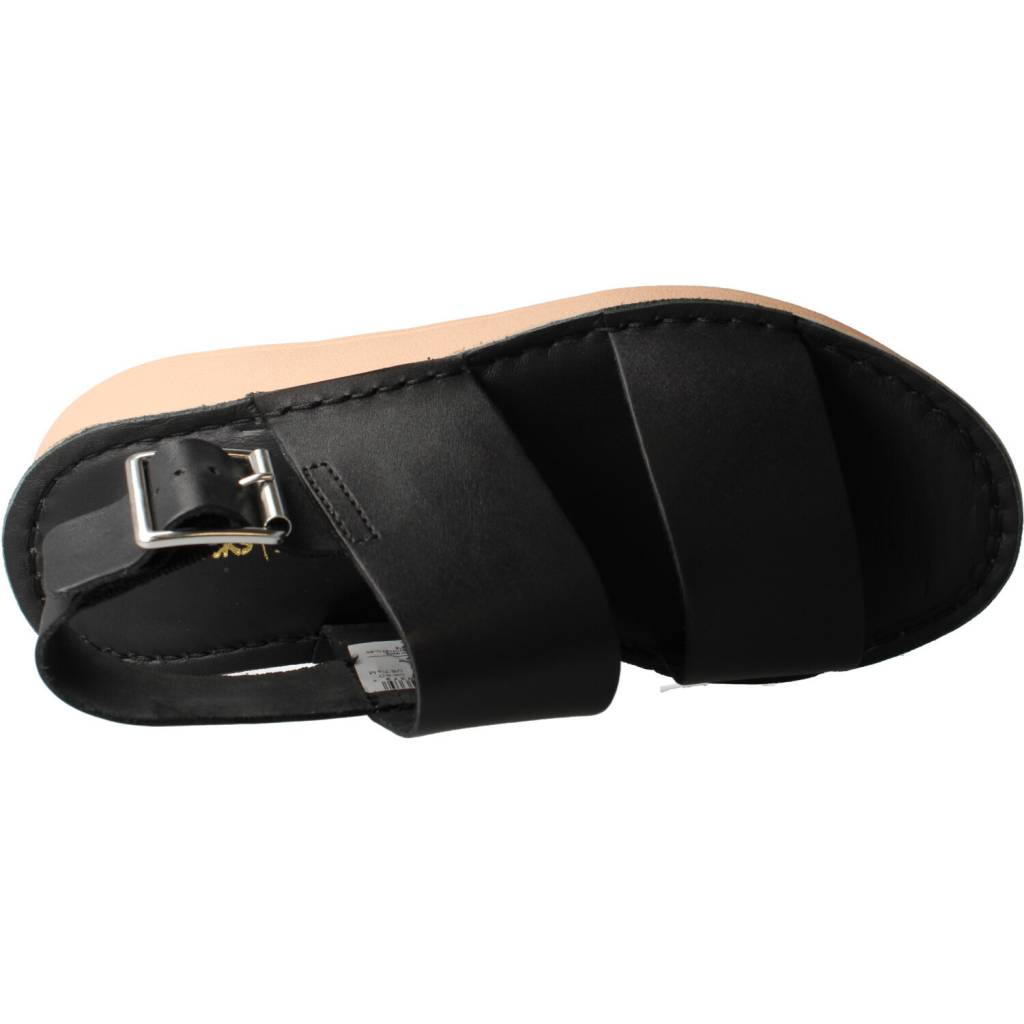 CLARKS VELHILL STRAP en color NEGRO  (7)