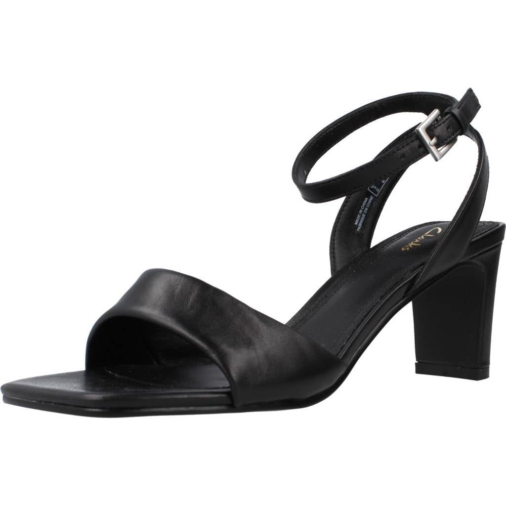 CLARKS SEREN STRAP en color NEGRO  (1)