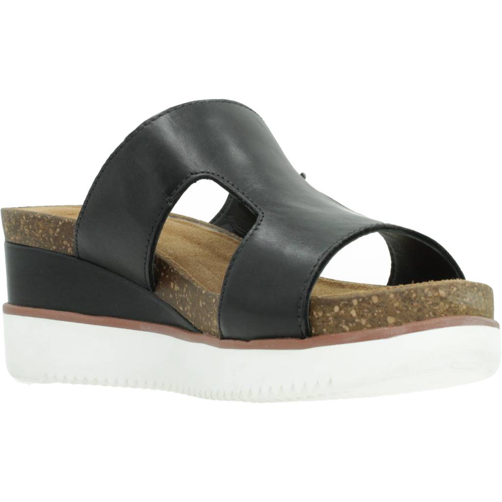 CLARKS LIZBY EASE en color NEGRO  (5)