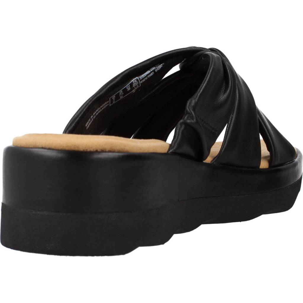 CLARKS CLARA CHARM en color NEGRO  (3)