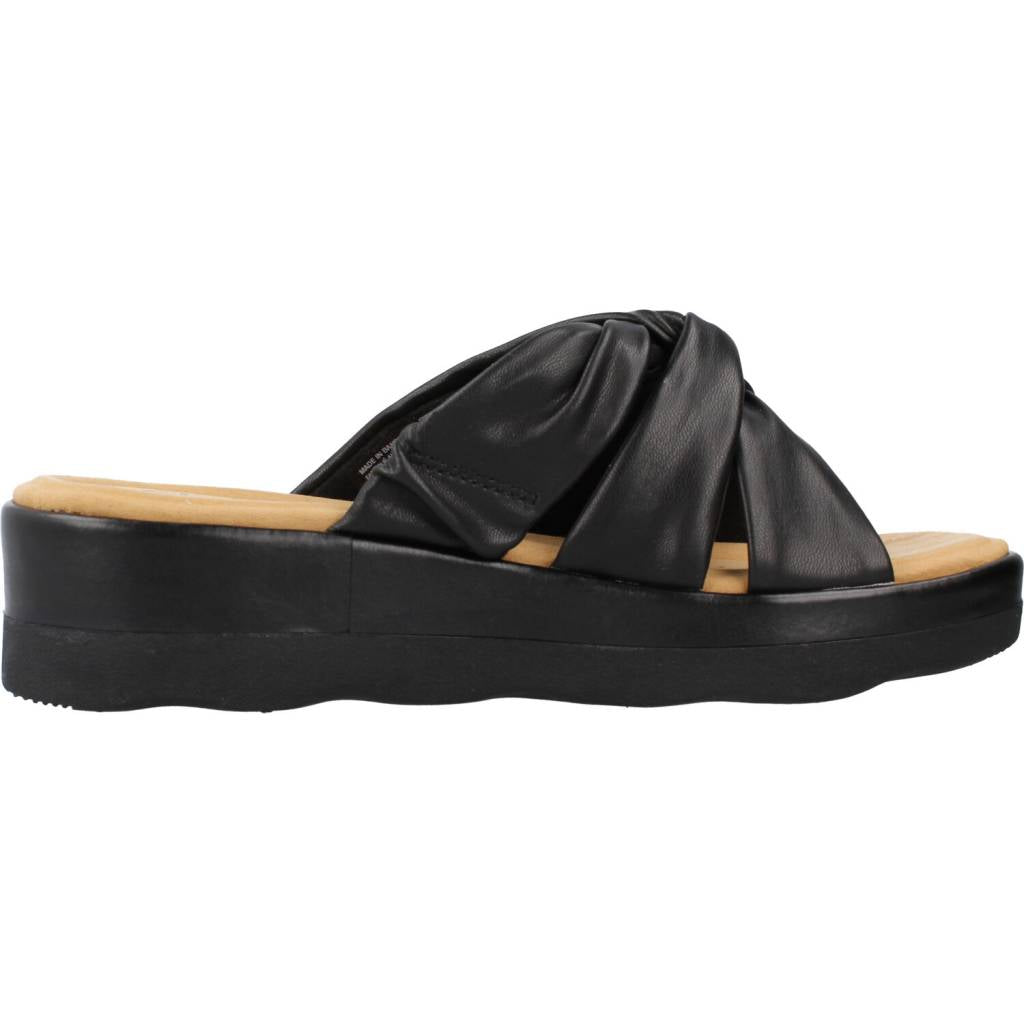 CLARKS CLARA CHARM en color NEGRO  (4)