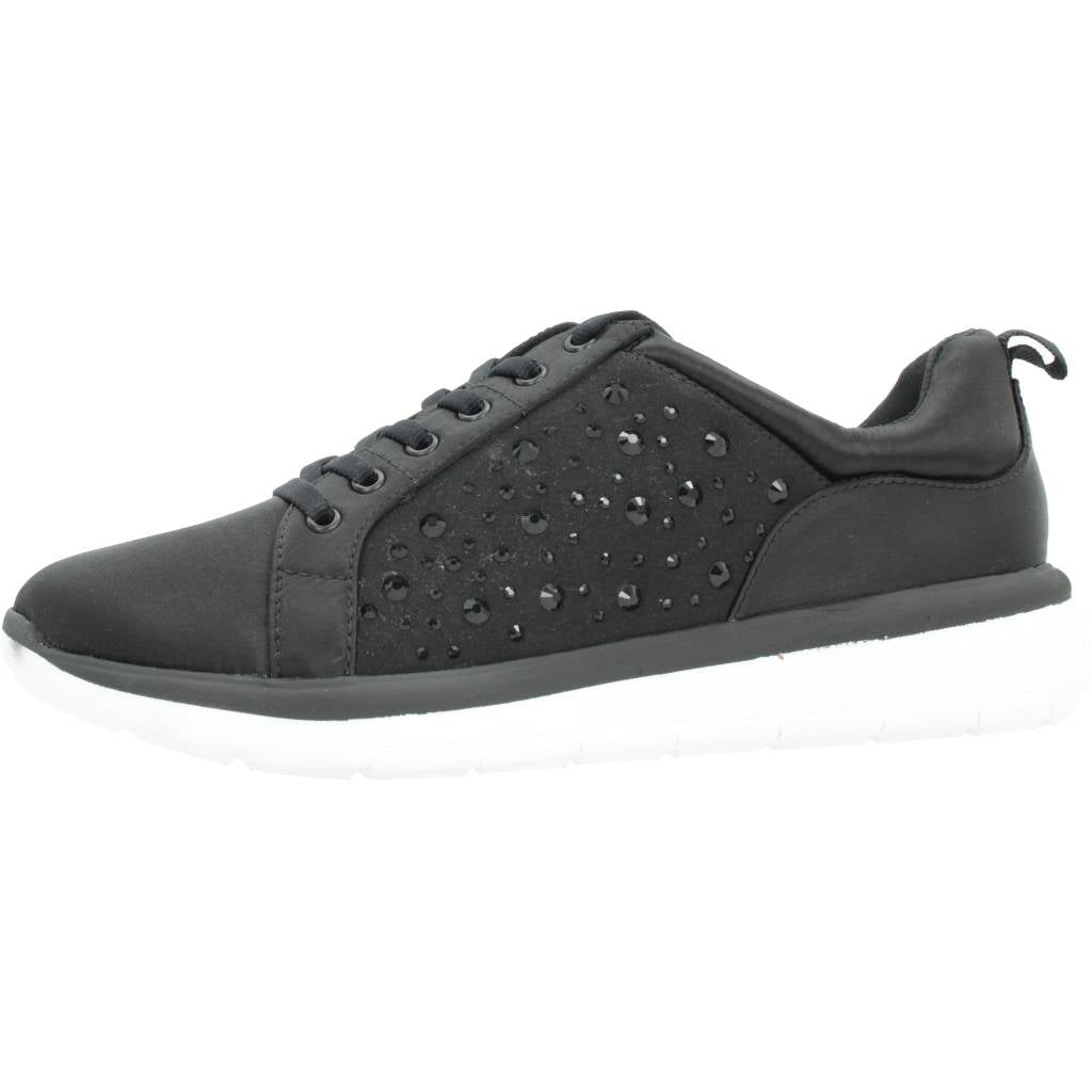 CLARKS EZERA AVE en color NEGRO  (2)