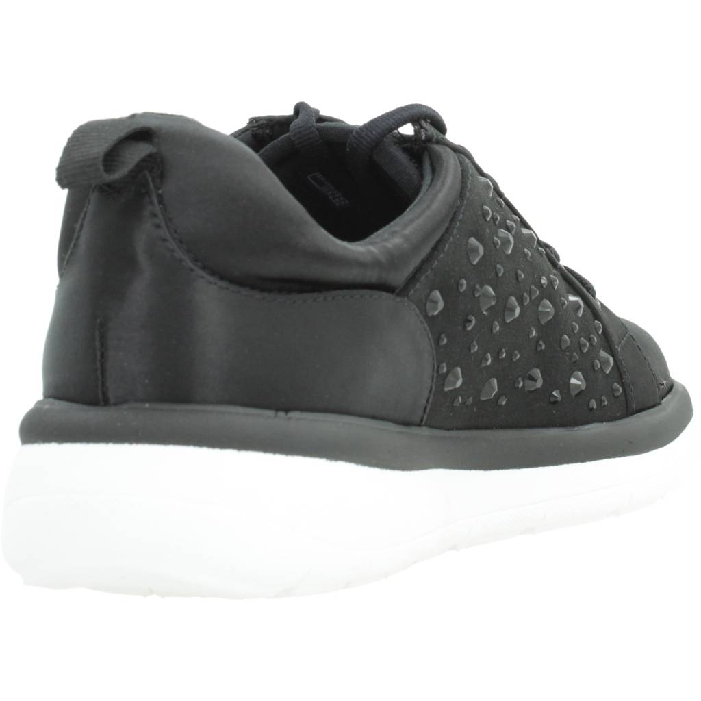 CLARKS EZERA AVE en color NEGRO  (3)