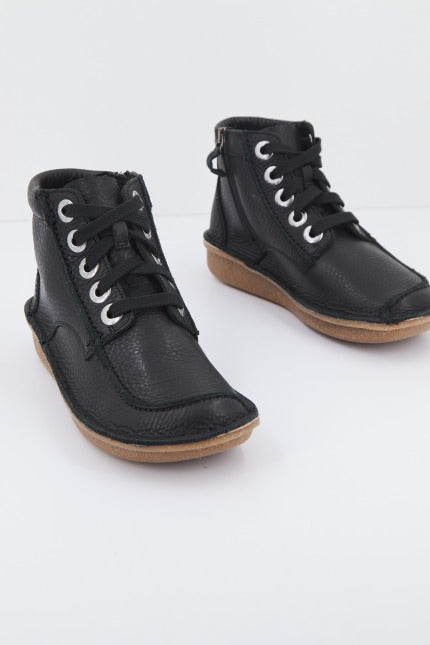 CLARKS FUNNY CEDAR en color NEGRO  (2)