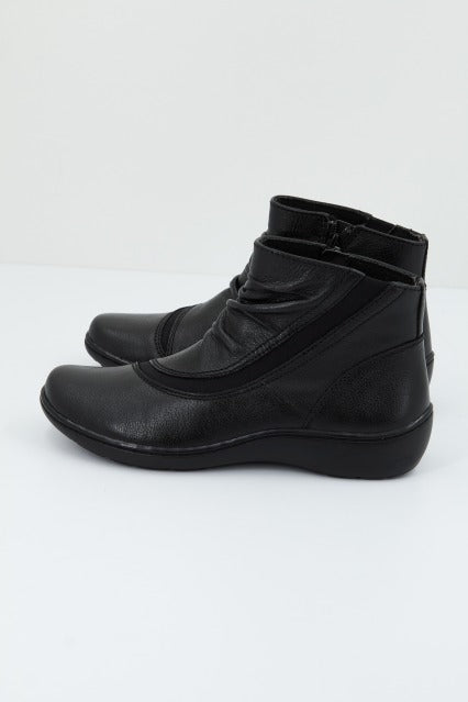 CLARKS  CORA DERBY en color NEGRO  (2)