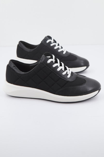 CLARKS UN RIO STITCH en color NEGRO  (2)