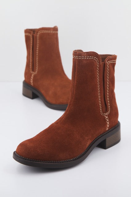 CLARKS  MAYE ZIP en color MARRON  (1)