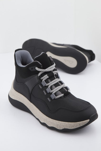 CLARKS JAUNT LO en color NEGRO  (1)