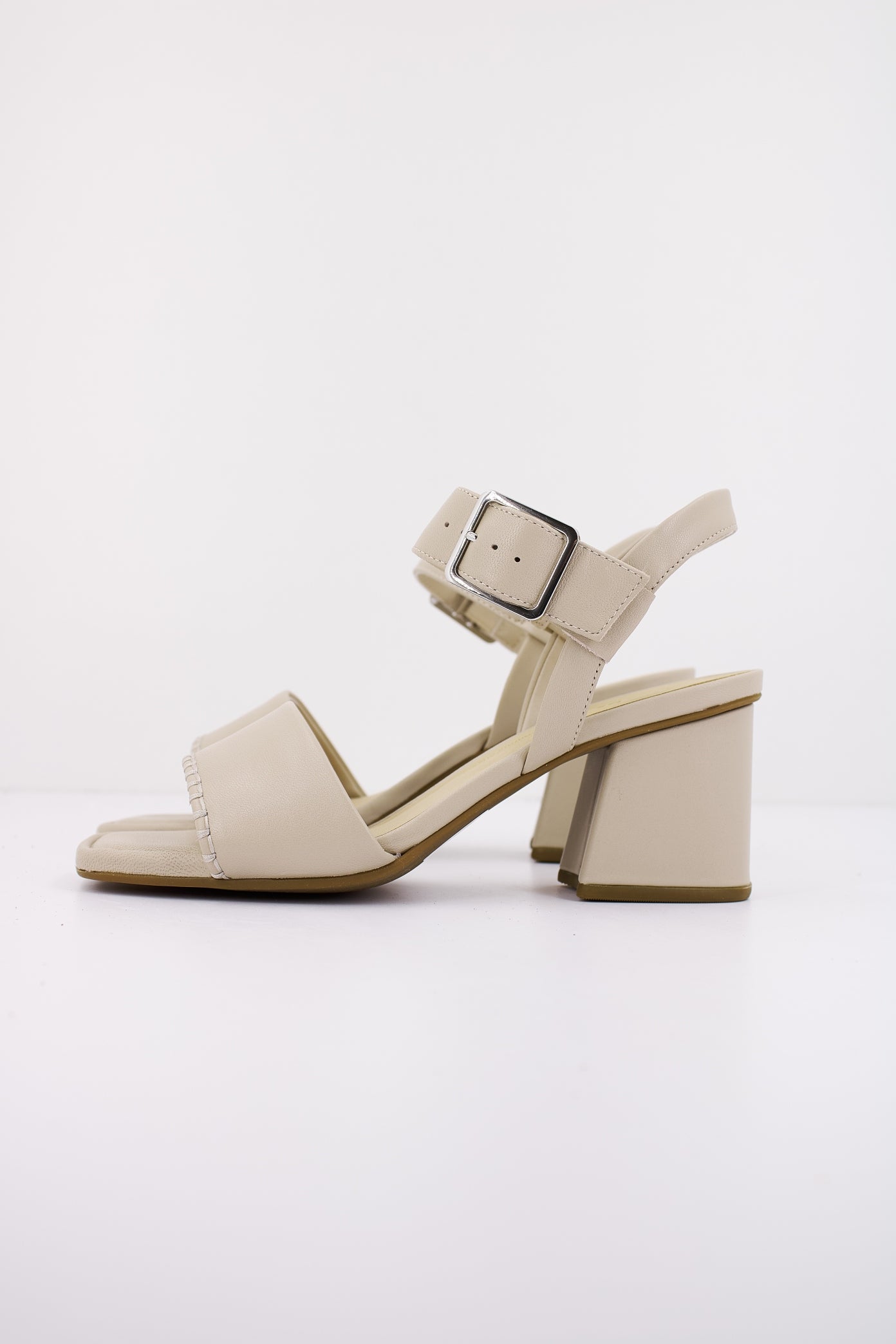 CLARKS SIARA BUCKLE en color BEIS  (1)