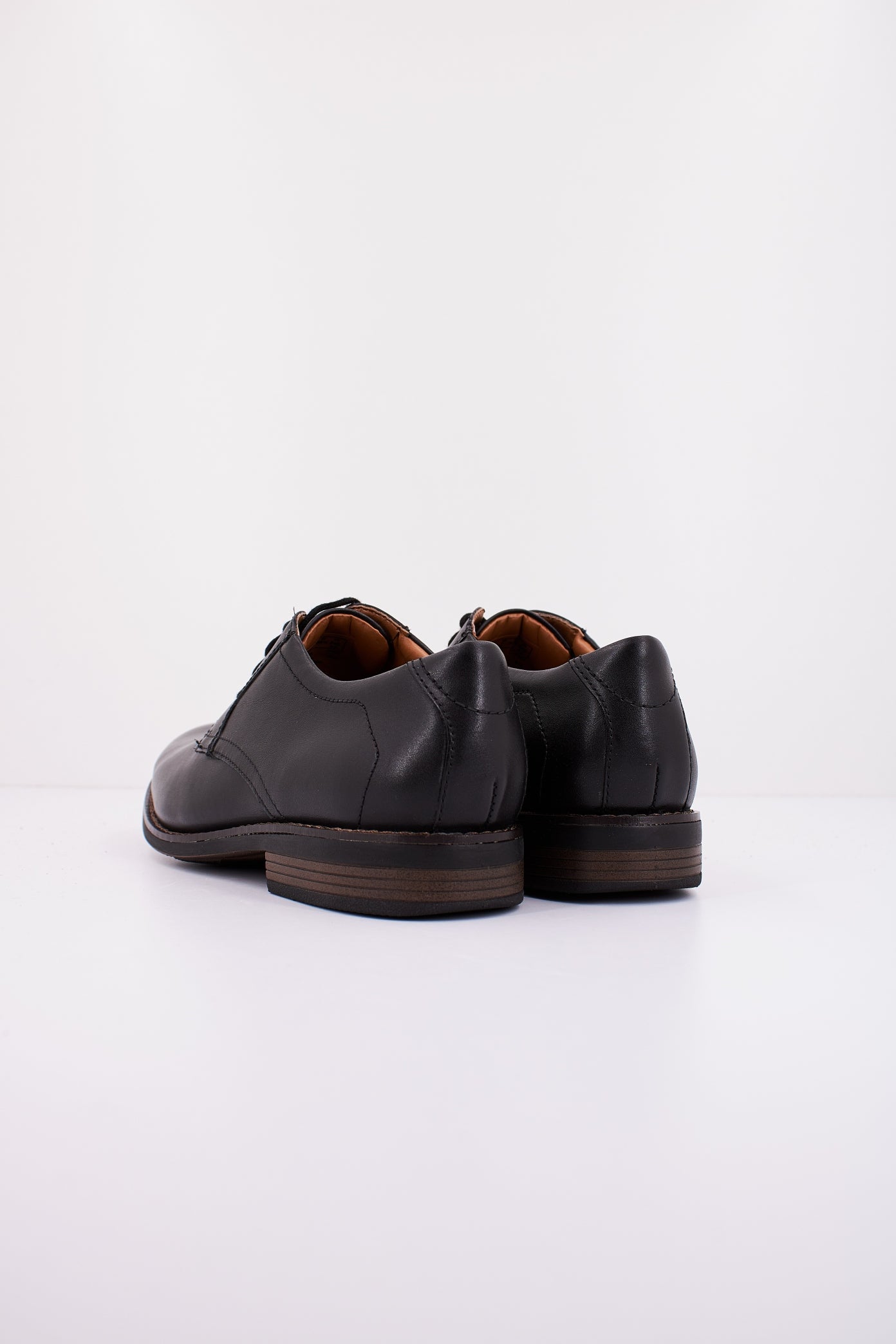 CLARKS BECKEN LACE en color NEGRO  (3)