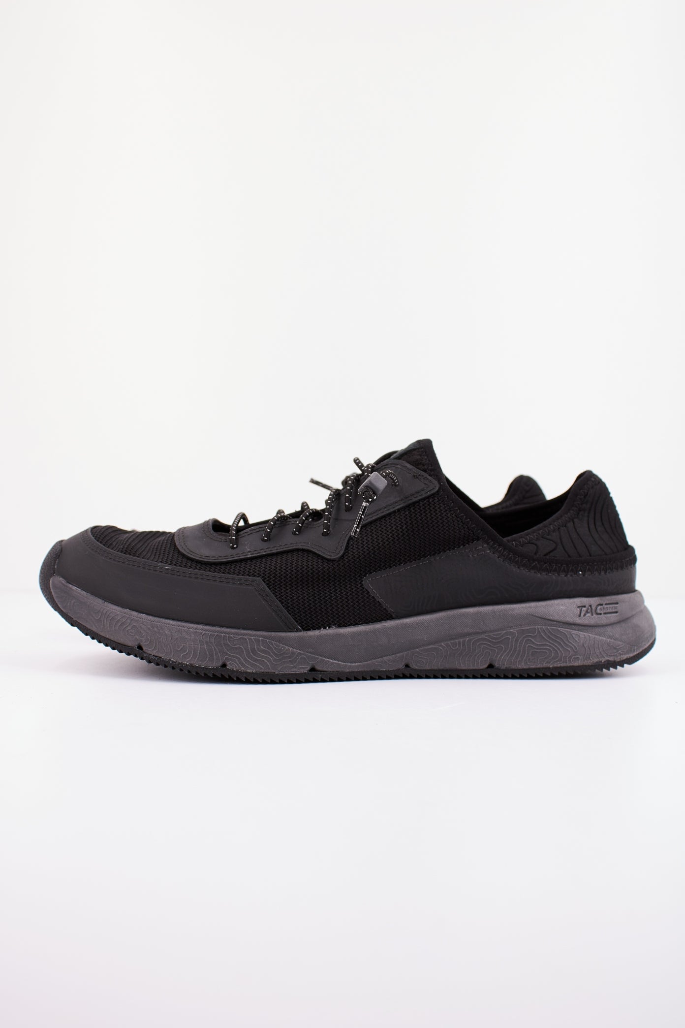 CLARKS DAVIS LOW en color NEGRO  (1)