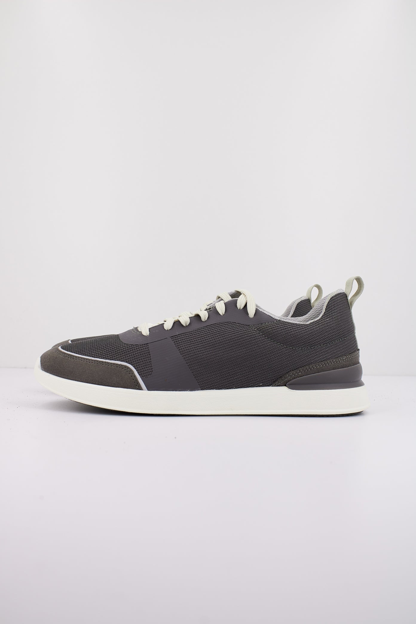 CLARKS LT LACE en color GRIS  (1)