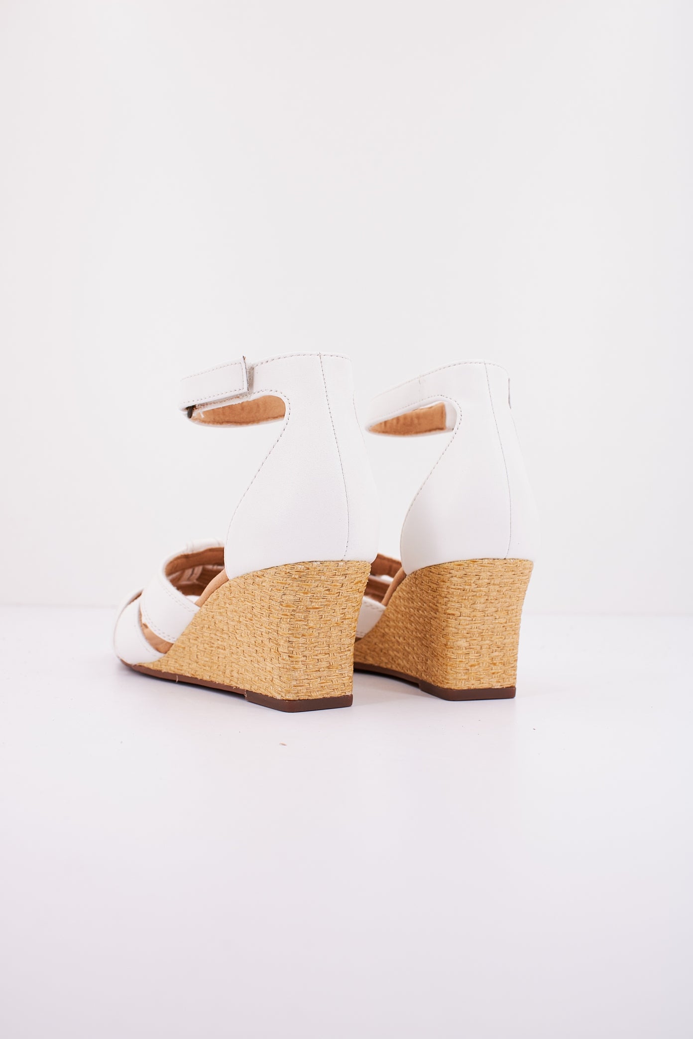 CLARKS KYARRA JOY en color BLANCO  (3)