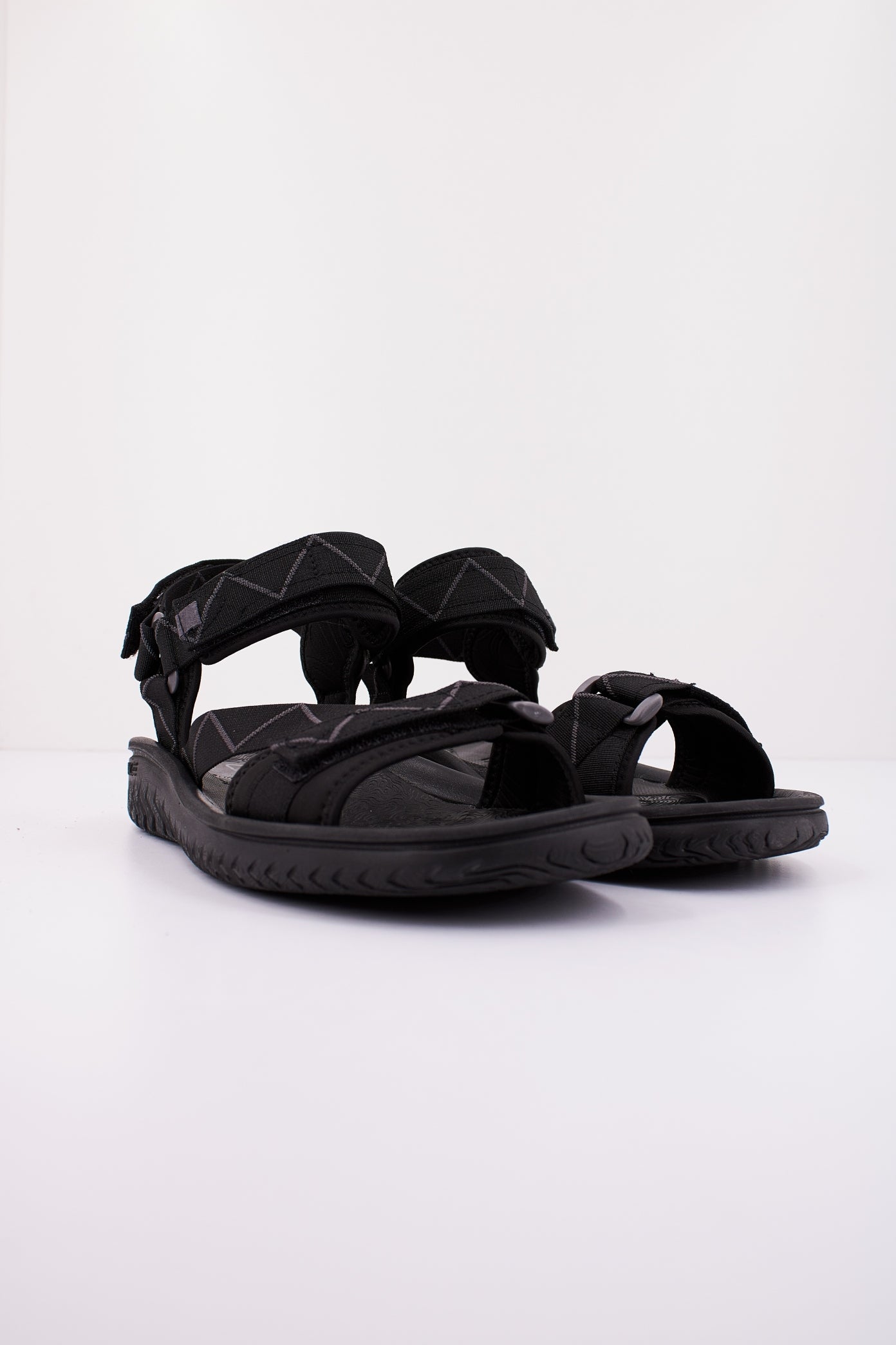 CLARKS WESLEY TRAIL en color NEGRO  (2)