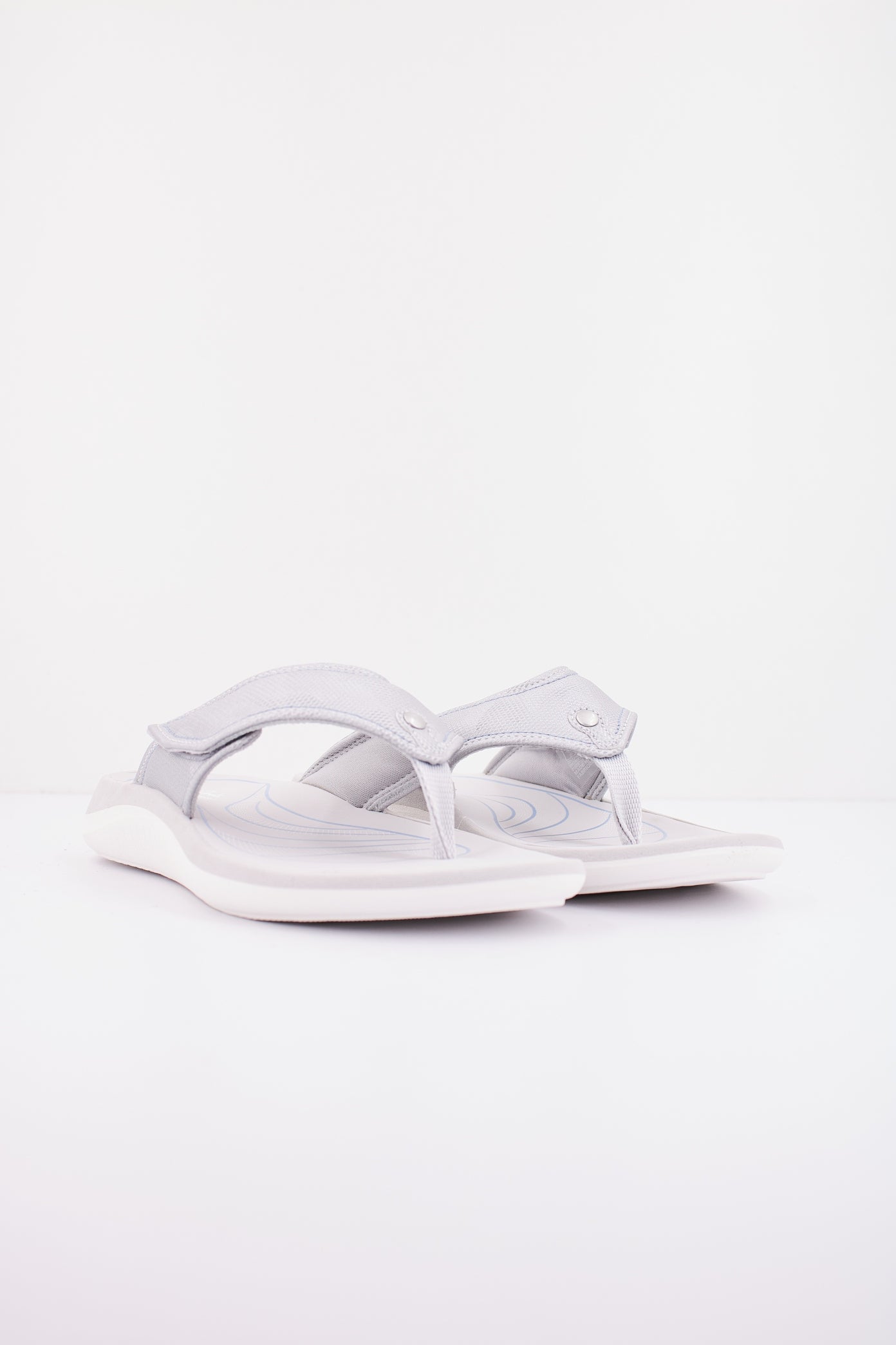 CLARKS GLIDE POST  en color PLATA  (2)