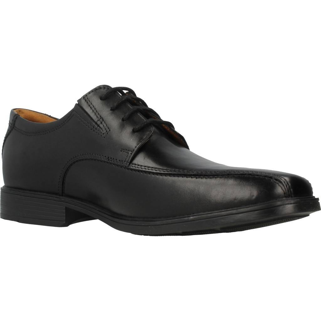 CLARKS TILDEN WALK en color NEGRO  (5)