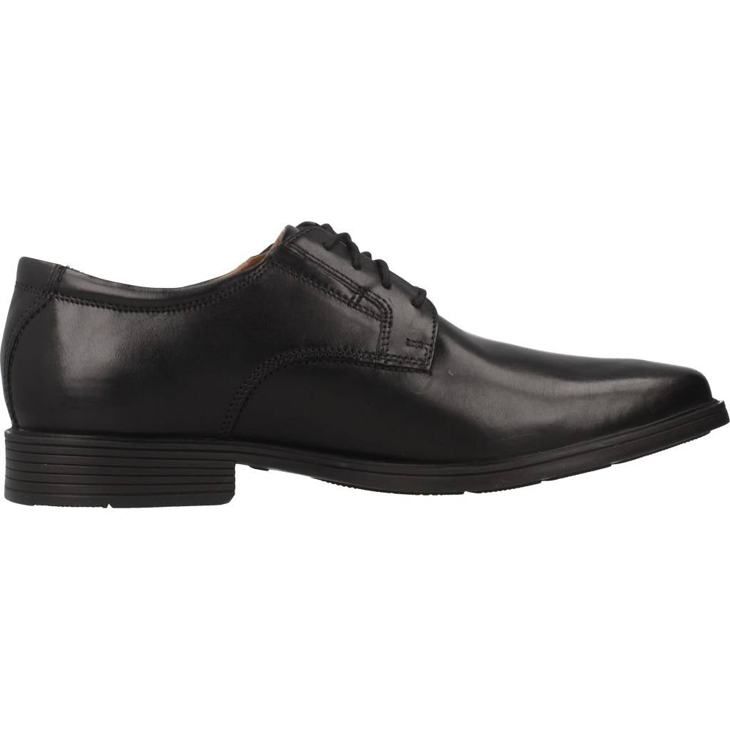 CLARKS TILDEN PLAIN en color NEGRO  (4)