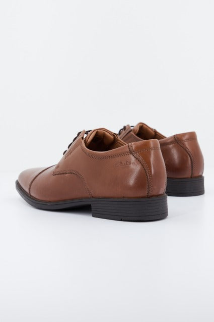 CLARKS TILDEN CAP DARK en color MARRON  (3)