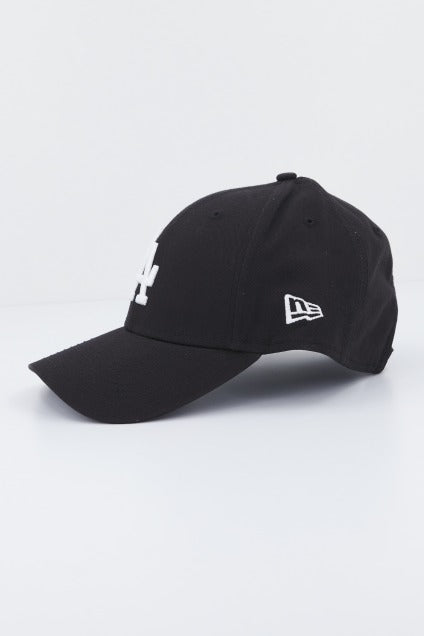 NEW ERA  LEAGUE ESSENTIAL FORTY LO en color NEGRO  (2)