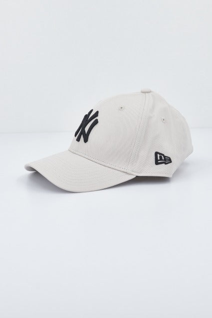 NEW ERA LEAGUE ESSENTIAL  NEYYA en color BEIS  (2)