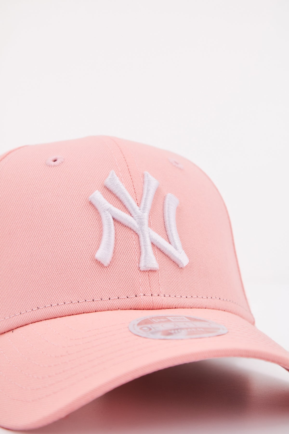 NEW ERA LEAGUE ESSENTIAL WMN en color ROSA  (4)