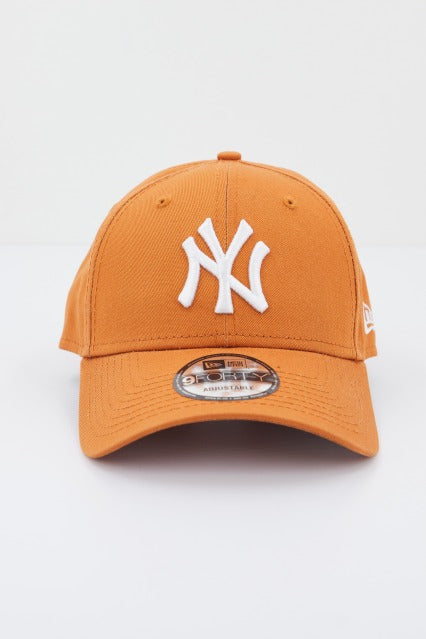 NEW ERA  LEAGUE ESSENTIAL FORTY NE en color NARANJA  (1)