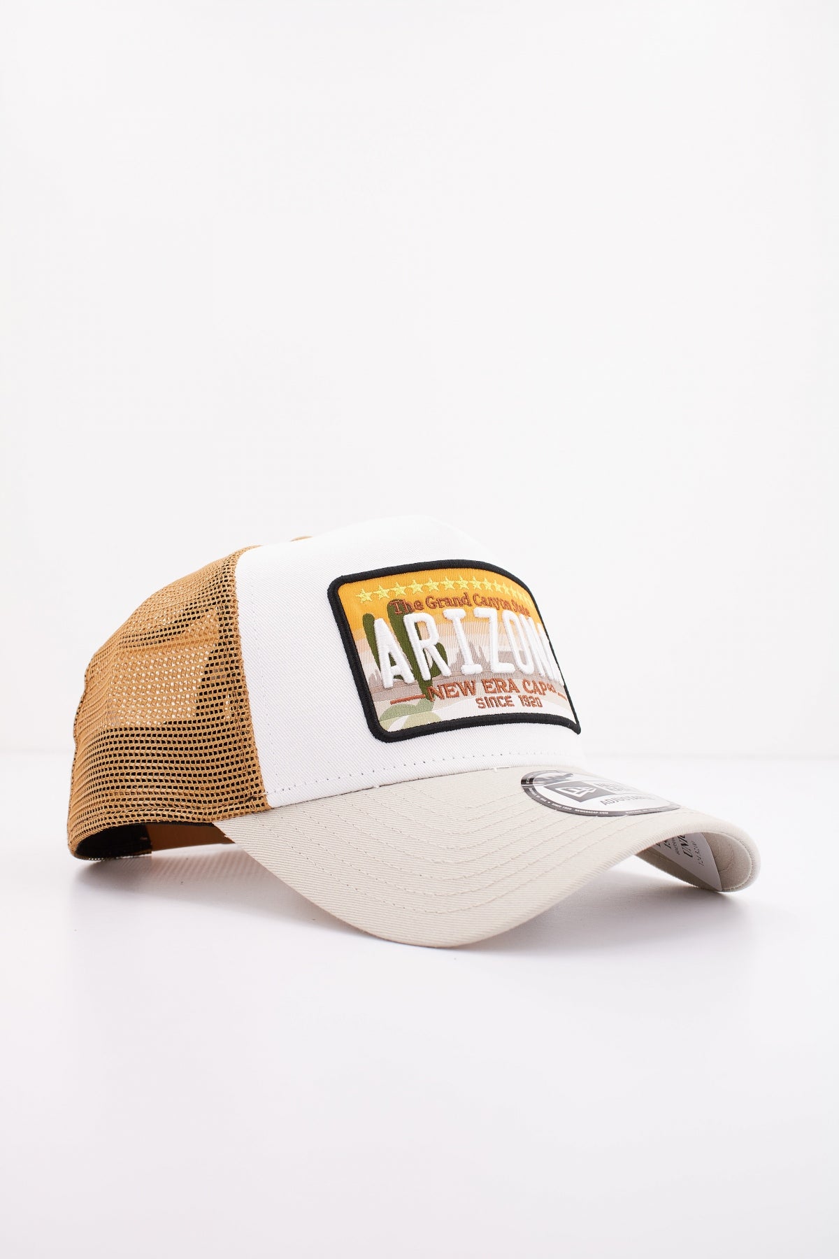 NEW ERA PATCH TRUCKER en color BLANCO  (2)