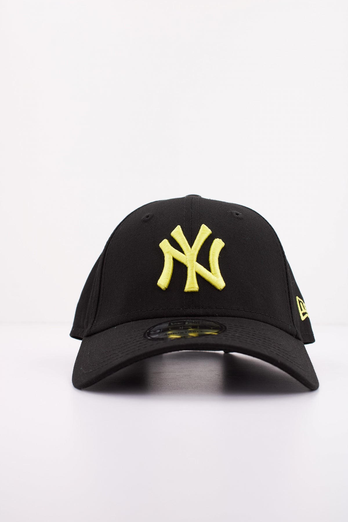 NEW ERA LEAGUE ESSENTIAL FORTY en color NEGRO  (1)