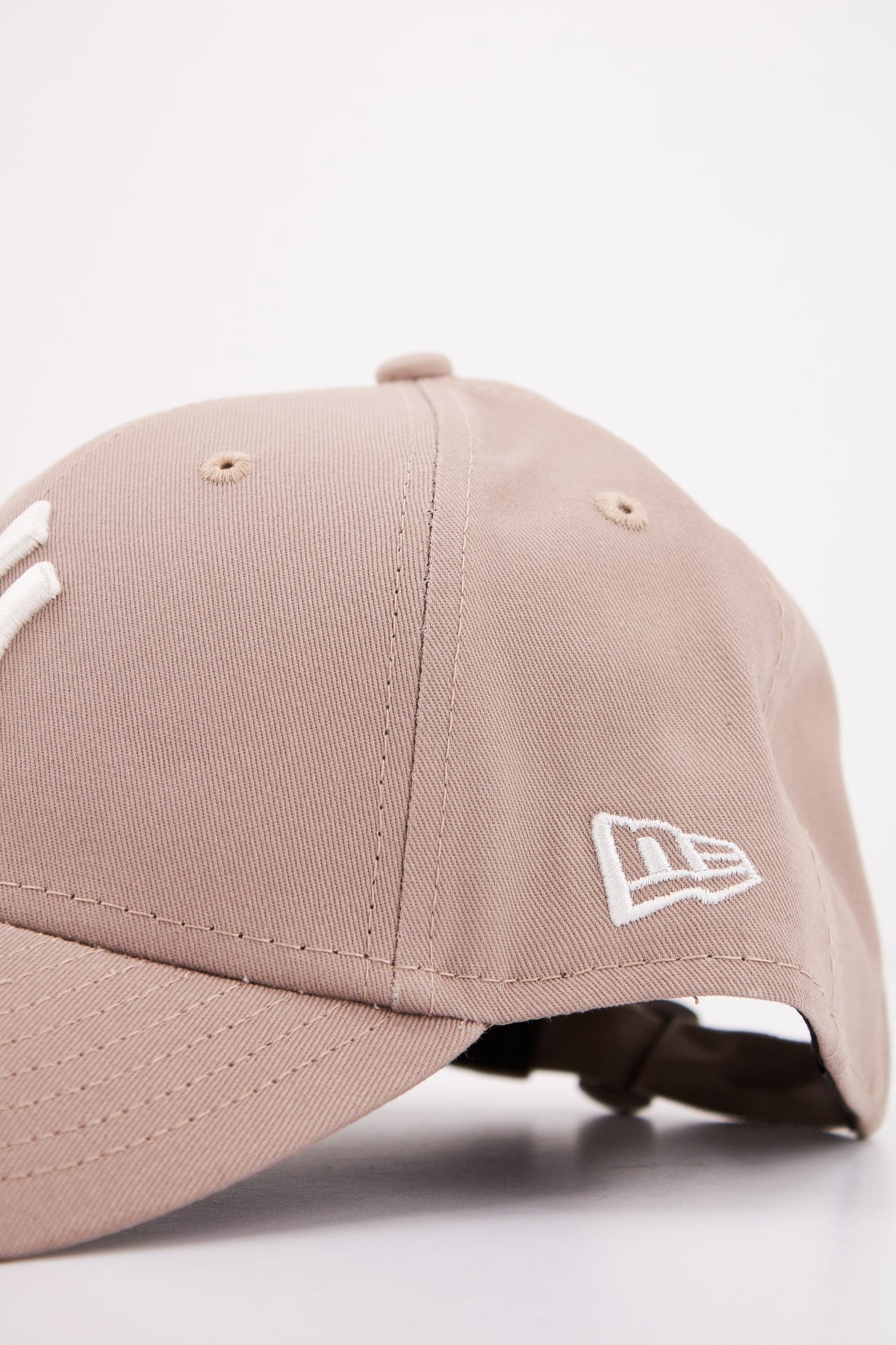 NEW ERA LEAGUE ESSENTIAL FORTY en color MARRON  (4)