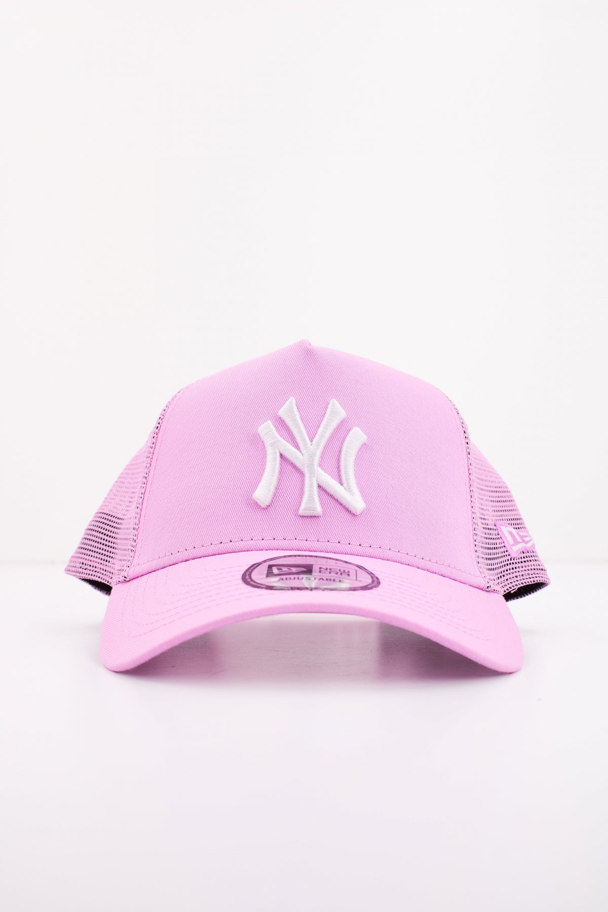 NEW ERA  LEAGUE ESS TRUCKER en color ROSA  (1)