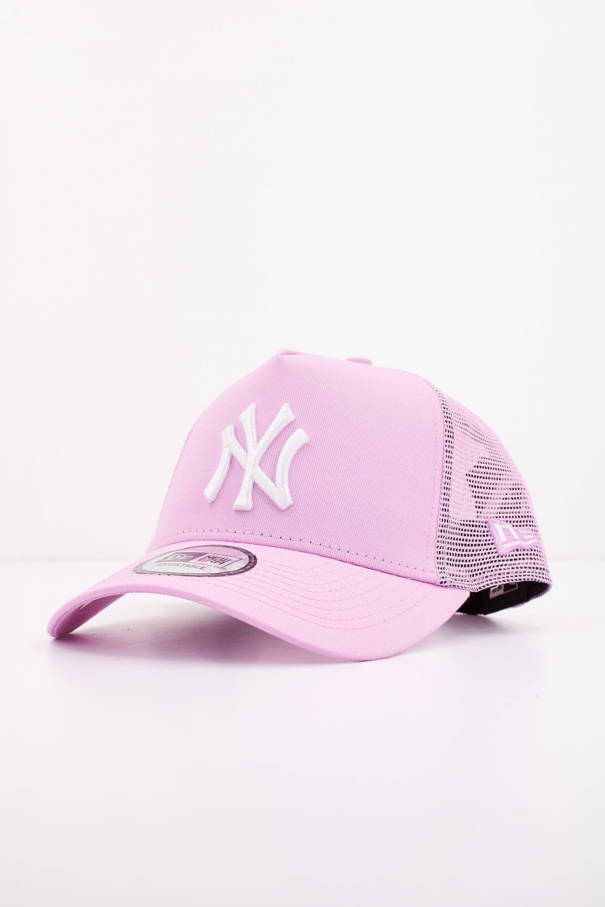 NEW ERA  LEAGUE ESS TRUCKER en color ROSA  (2)