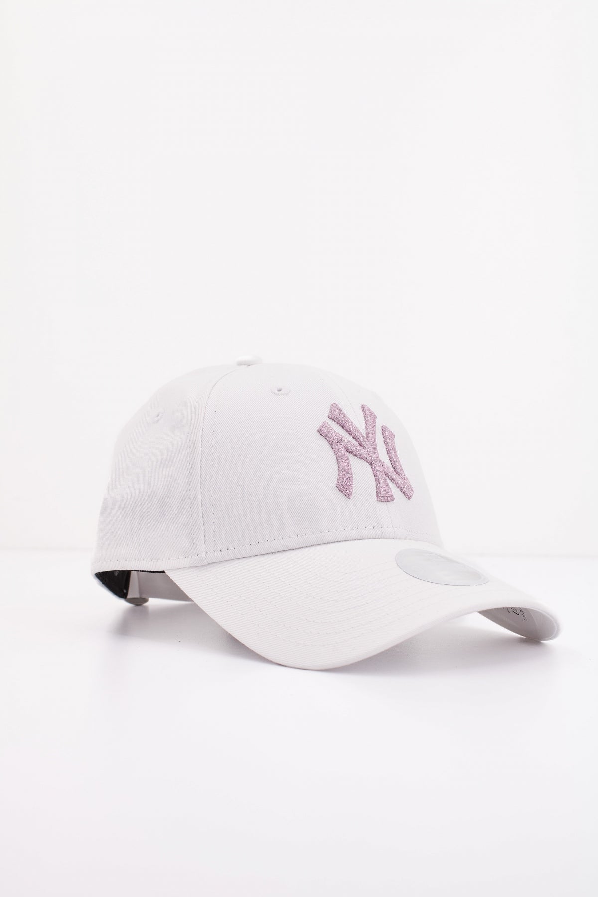 NEW ERA FEMALE METALLIC LOGO FO en color BLANCO  (2)