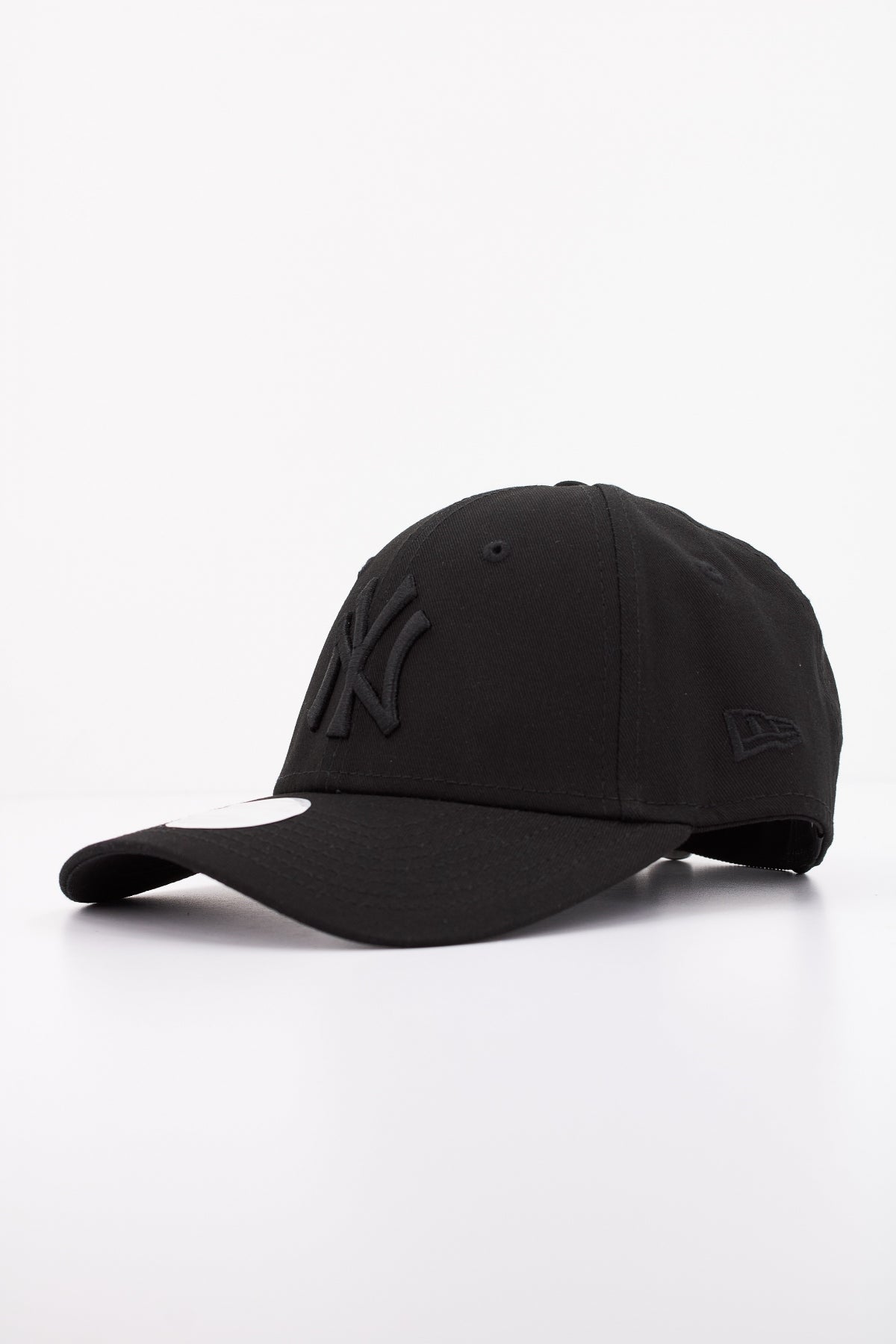 NEW ERA ESSENTIAL  WMNS NEYYA en color NEGRO  (2)