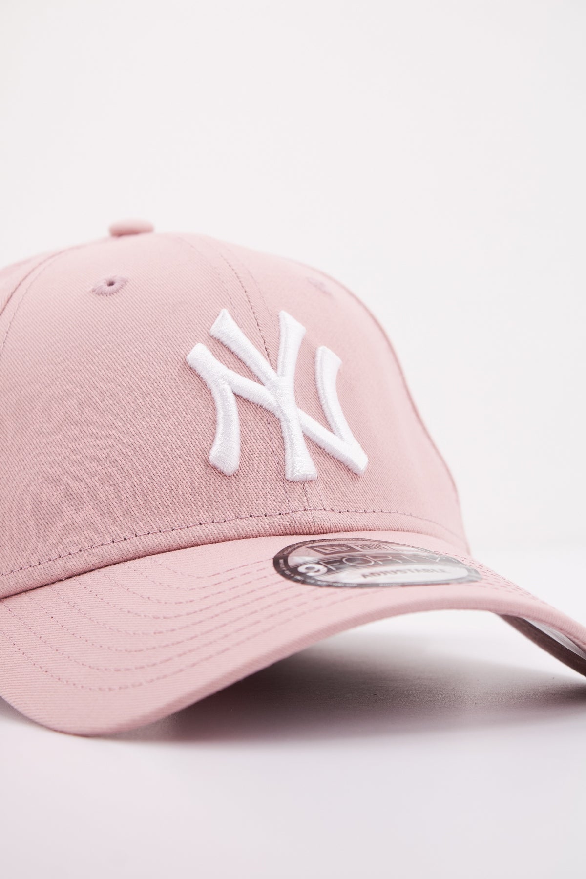 NEW ERA LEAGUE ESSENTIAL FORTY en color ROSA  (4)