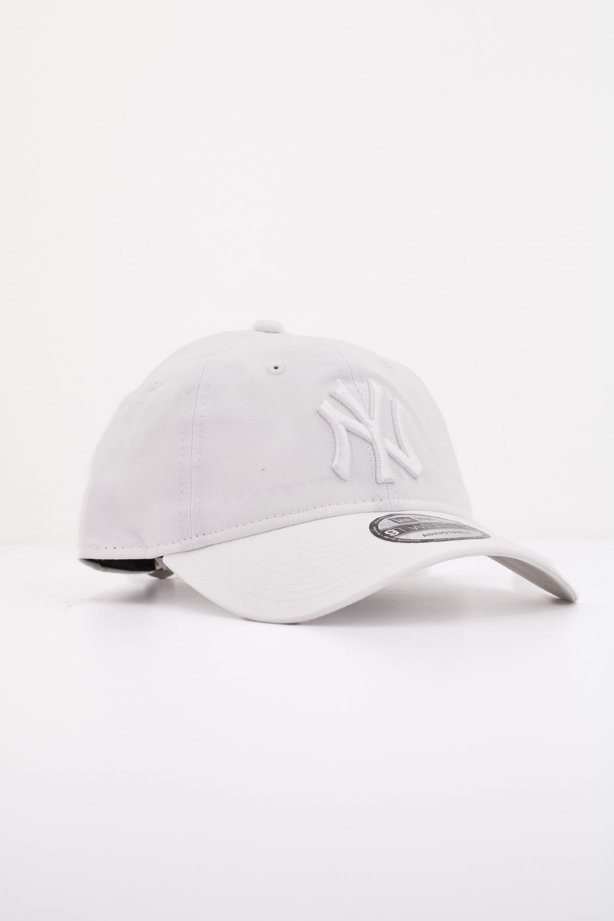 NEW ERA NOS LEAGUE ESS en color BLANCO  (2)