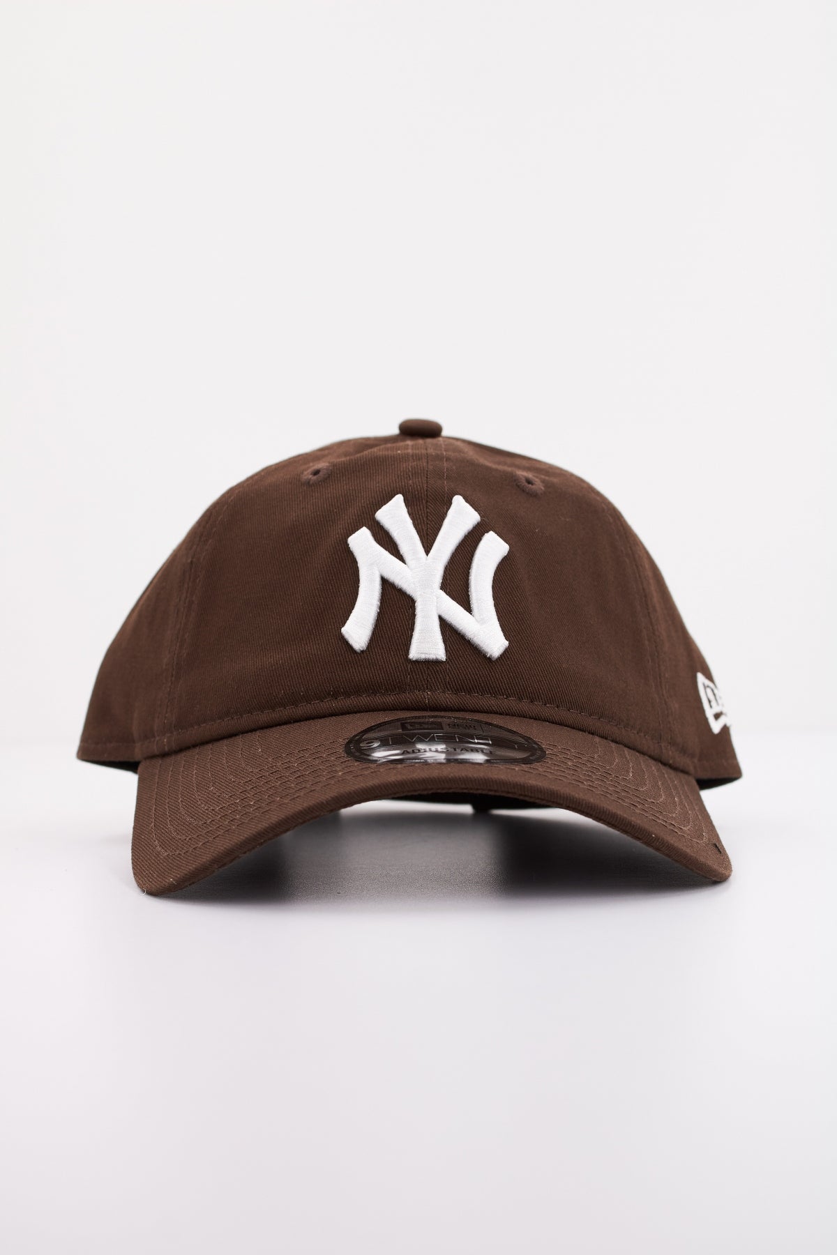 NEW ERA  NOS LEAGUE ESS en color MARRON  (1)